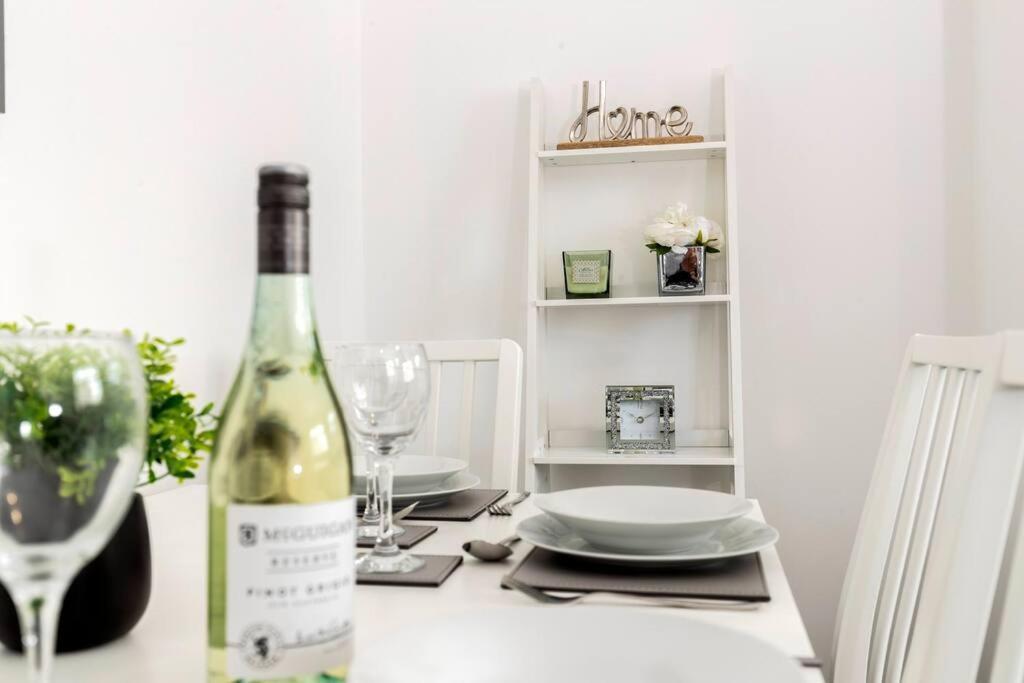 Modern Centrally Located 3 Bed Property With Tvs In Each Bedroom Super Fast Wifi And Crisp White Hotel Linen Hosted By Our Home Short Stays Darlington  Zewnętrze zdjęcie